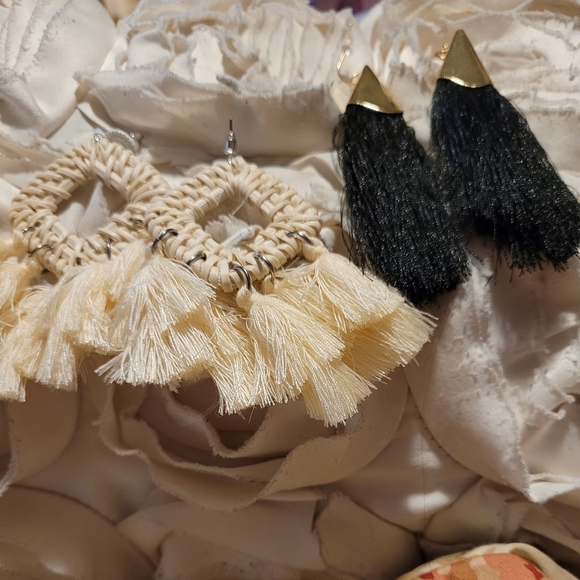 2 Pairs Of Boho Earrings Gr8 4 Summer  1 Cream and 1 Black Tassel Earrings - Picture 1 of 4